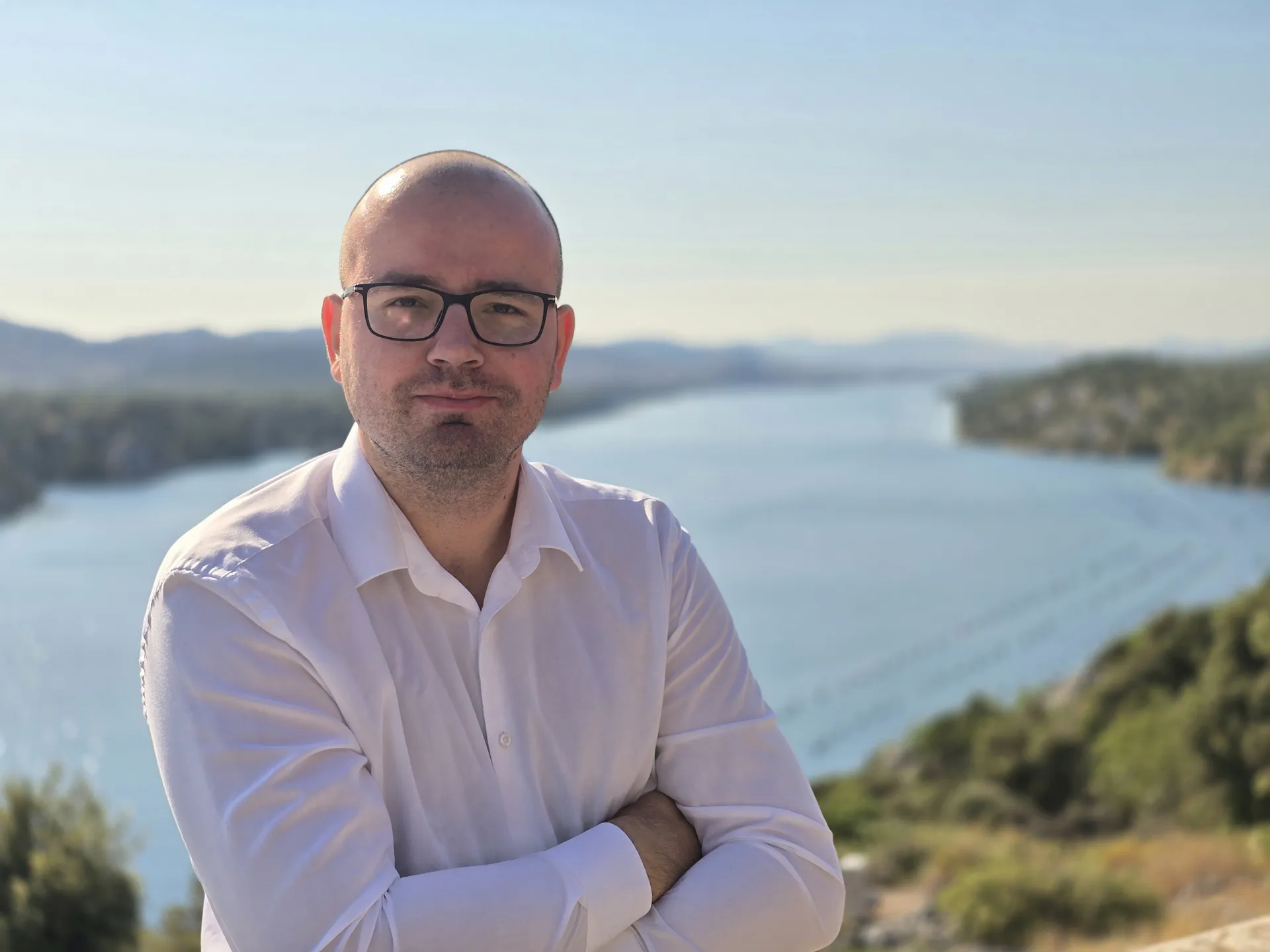 Antonio Šakić, your Taxi Skradin driver, beside his car