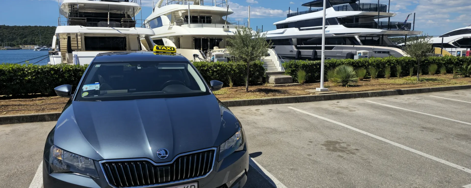 Taxi Skradin: Antonio's Škoda Superb at ACI Marina Skradin